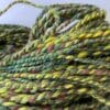 il_fullxfull.4642367392_klc3.jpg Handgesponnen garen van Shetlandwol, fijne merino, bio-nylon en vlas/linnen.