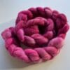 il_fullxfull.4718943909_ko86.Jpg Handgeverfde Duitse Merino lontwol 25 micron in Framboosroze.
