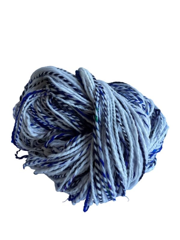 Hand spun yarn, fauxcashmere, bio nylon and sari silk in Delft blue colors.