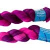 il_fullxfull.5695939090_4e35.jpg Handgeverfd superwash Merino DK gewicht garen. Paars met fluoriserend roze