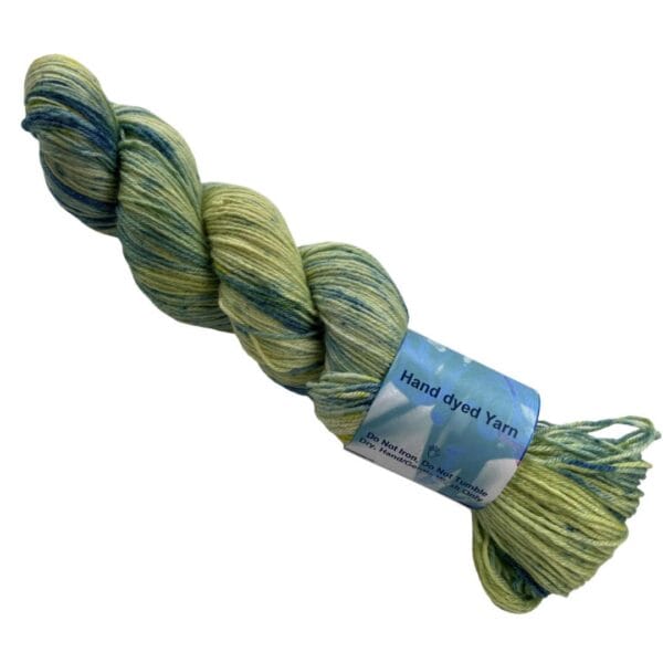 Handgeverfd super wash Merino en zijde sokkengaren, lentegroen.