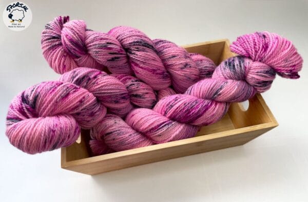 il_fullxfull.5949767964_enl8.jpg Hand dyed superwash Merino and bio nylon sock weight yarn. ‘Flamengo’.