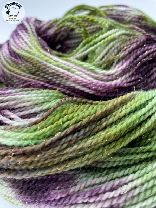 Avacadosalade - handgeverfd merino/nylon sokkengaren met Stellina glitter