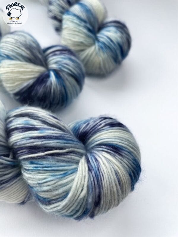 Single ply Merino "Delft" - Handgeverfd