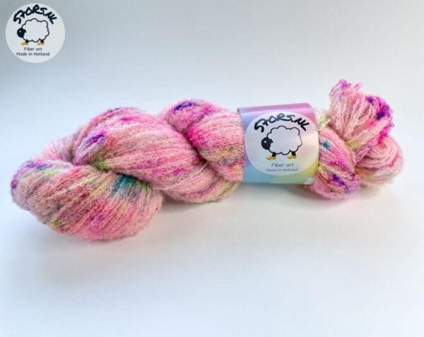 Handgeverfd fijn 4-strengs boucle-effect garen 'Neon speckles'.