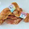 il_fullxfull.6472977282_eitj.Jpg Handgeverfd Merino/Nylon garen "I like my sugar with coffee and cream".