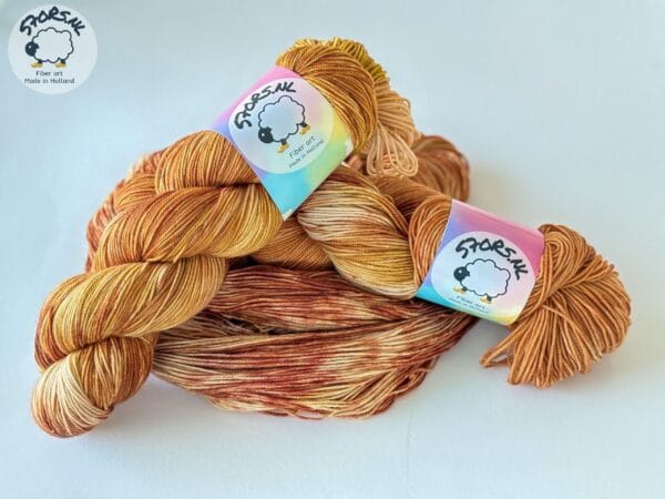 il_fullxfull.6472977282_eitj.Jpg Handgeverfd Merino/Nylon garen "I like my sugar with coffee and cream".