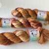 il_fullxfull.6521084313_6u22.jpg Handgeverfd Merino/Nylon garen "I like my sugar with coffee and cream".