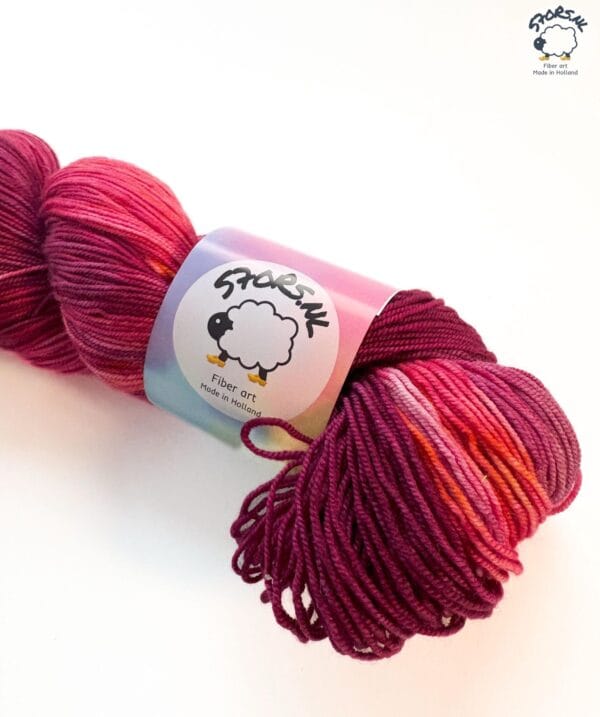 il_fullxfull.6578893561_t4fl.Jpg GlüHwein - Dark Red Hand-Dyed Merino/Nylon Yarn