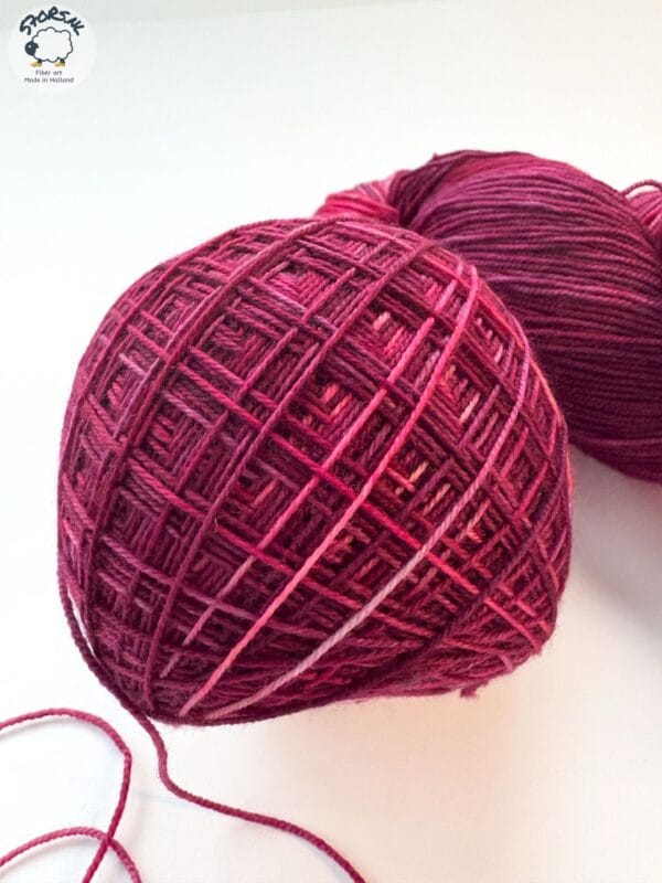 il_fullxfull.6578893733_tolx.Jpg GlüHwein - Dark Red Hand-Dyed Merino/Nylon Yarn