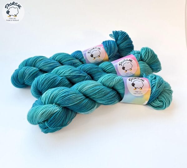 Handgeverfd superwash Merino/nylon garen "Pauw 2"