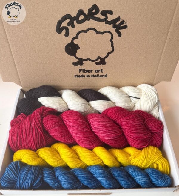 il_fullxfull.6677640465_jzv8.jpg Handgeverfde Merino/nylon sokkengaren sokkengaren set 'Mondriaan'.