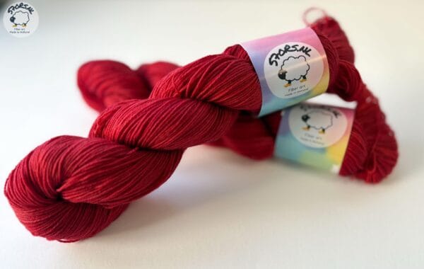 il_fullxfull.6748022205_9ikg.jpg Semi solid superwash Merino yarn. ‘Oxblood red’