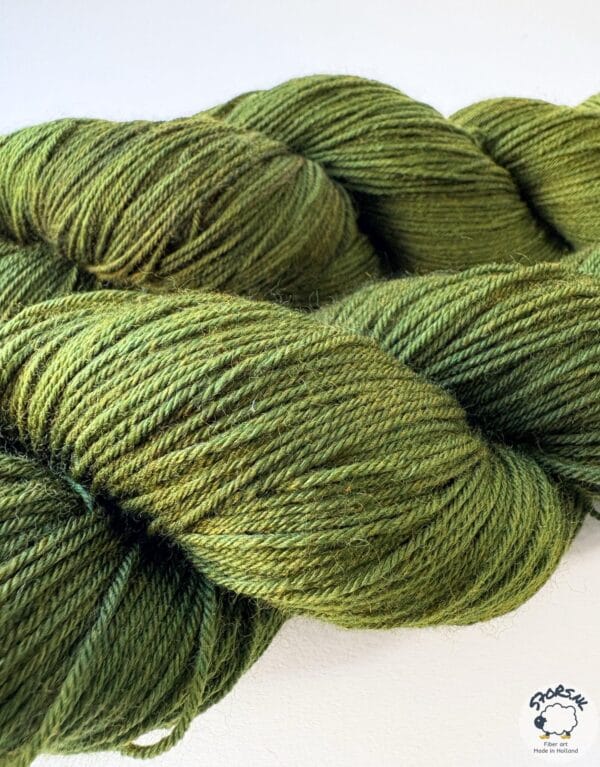 il_fullxfull.6748050097_oewl.jpg Semi solid superwash Merino yarn. ‘Avocado’
