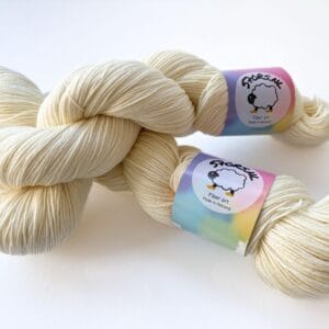Superwash Merino garen 'Natural White'.