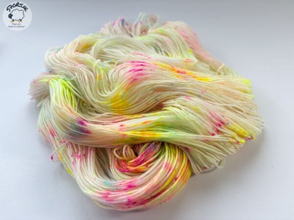 Handgeverfd Merino garen "Neon Speckles".
