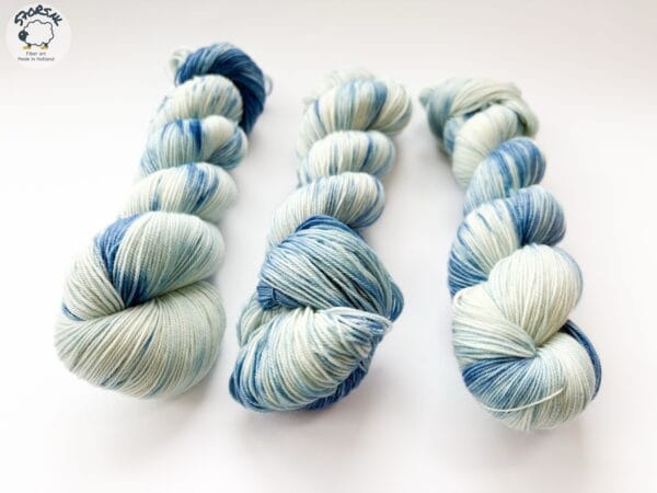 Hand-Dyed Merino Yarn “Delft 2”.