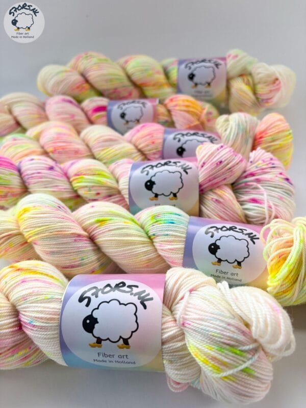 Handgeverfd Merino garen "Neon Speckles".
