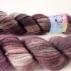 10421bf8-43de-408a-acf3-2bfffefdddb1 Brownie – handgeverfd merinogaren met glitter