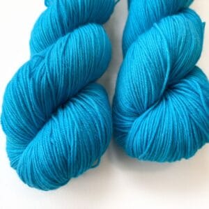 Pino Blauw – Helderblauw handgeverfd Merino garen