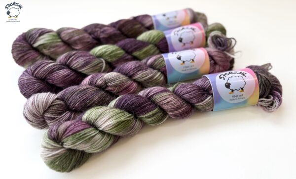 65161470-11b1-429a-9c19-2ae14d4a8af7 Aubergine Salad – superzacht sock weight garen
