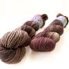 70770053-79ec-42ad-9a95-e07a0ff99e48 Brownie – handgeverfd merinogaren met glitter
