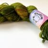 77DA1D26-BF25-4F20-9040-C3E5CACDF990 Zwarte Woud – handgeverfd merinogaren in bosgroen
