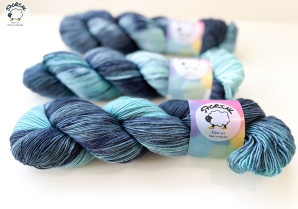 Twin Peaks – Hand-Dyed Merino Yarn in Cool Blue