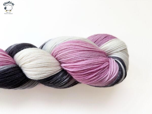 C7BDF459-BFC3-4D07-B13E-A70DF1539810 Engelse drop– handgeverfd merino sok - of DK-garen
