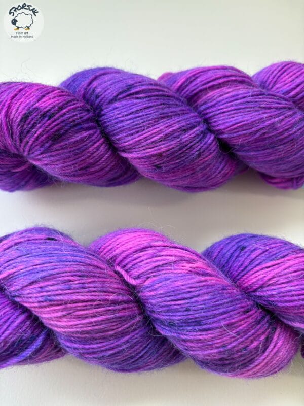 FA9F5094-5B69-464E-A4E2-E5B6DB1EE5DB 3 kleine schaapjes paars – merino-alpaca sokgaren