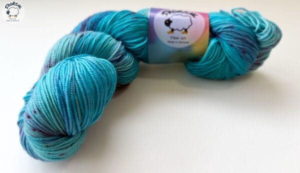 Onder de pruimenboom – Handgeverfd Merino garen vol kleur