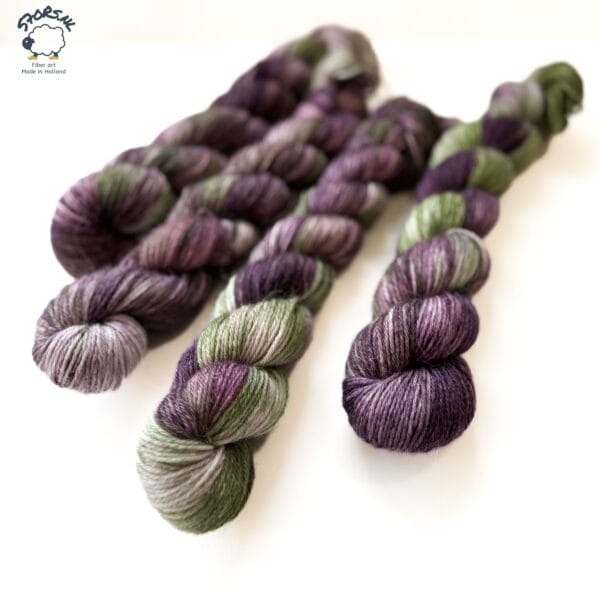 c4f7825f-8d4d-4e0b-8110-2712fe980a2c-2 Aubergine Salad – superzacht sock weight garen