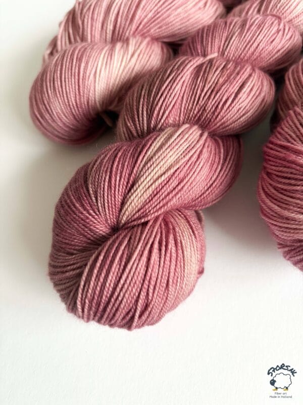 Mauve – Oudroze handgeverfd garen met Franse flair