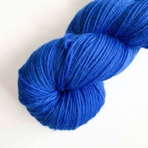 Supergrover – Knalblauw handgeverfd garen met superkracht