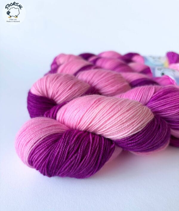 Sock base garen - Purple pop pooling