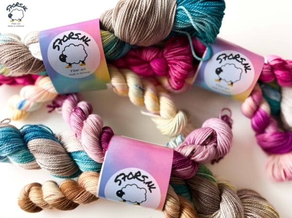 48380D3A-2B13-4D76-8673-638833E0B813 Yarn Club December – Toetjes & Thee, laatste setjes