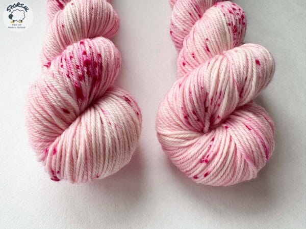 Sakura Blush – zachtroze garen met een vleugje lente